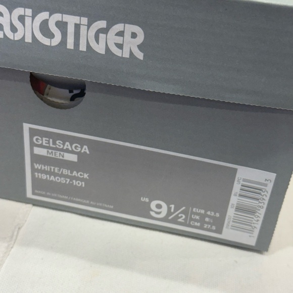 Asics Tiger Gel Saga Men Sneakers Color White and Black Athletic Shoes